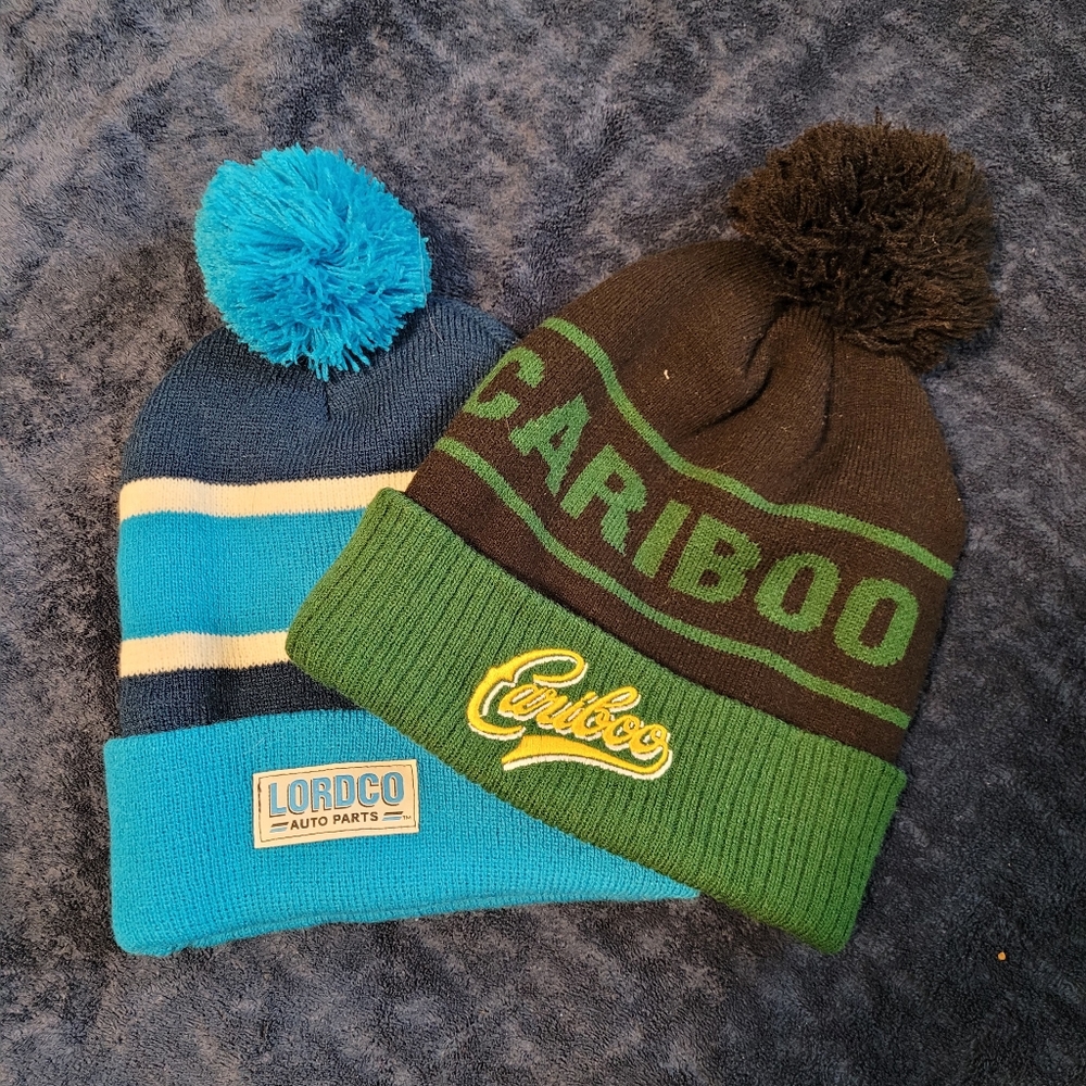 ⚡Two cozy toques⚡